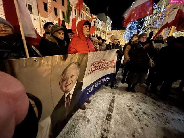 [FOTO] Manifestowali solidarność z Kamińskim i Wąsikiem