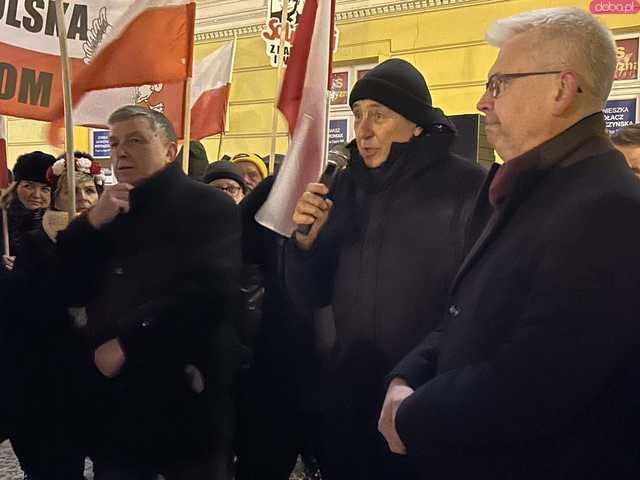 [FOTO] Manifestowali solidarność z Kamińskim i Wąsikiem