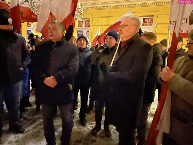 [FOTO] Manifestowali solidarność z Kamińskim i Wąsikiem