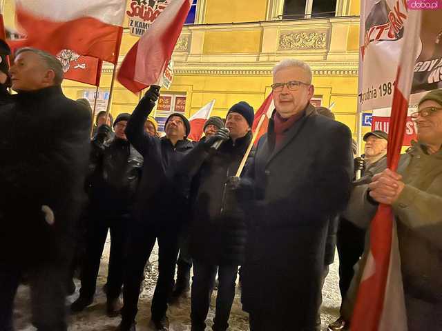 [FOTO] Manifestowali solidarność z Kamińskim i Wąsikiem