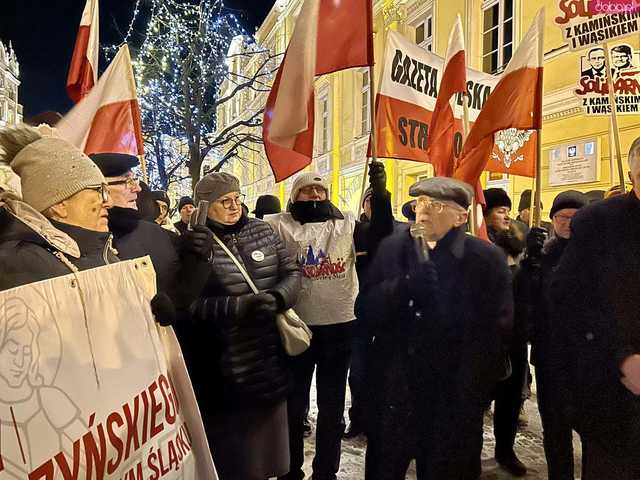[FOTO] Manifestowali solidarność z Kamińskim i Wąsikiem