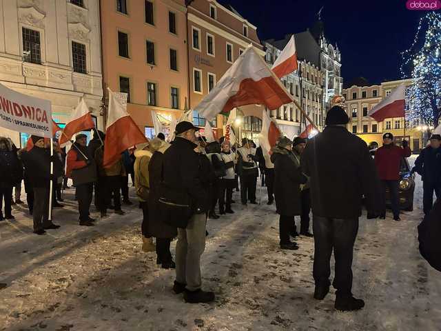 [FOTO] Manifestowali solidarność z Kamińskim i Wąsikiem