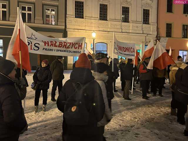 [FOTO] Manifestowali solidarność z Kamińskim i Wąsikiem