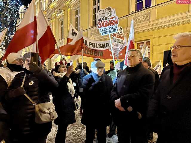 [FOTO] Manifestowali solidarność z Kamińskim i Wąsikiem
