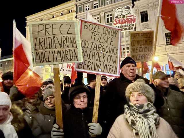 [FOTO] Manifestowali solidarność z Kamińskim i Wąsikiem