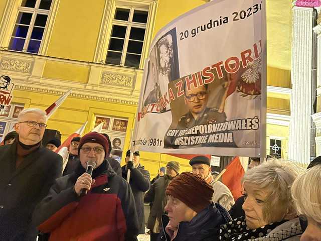 [FOTO] Manifestowali solidarność z Kamińskim i Wąsikiem