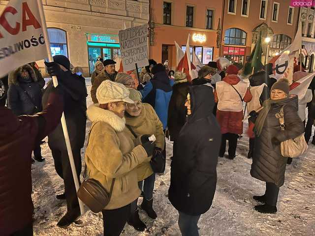 [FOTO] Manifestowali solidarność z Kamińskim i Wąsikiem