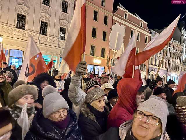 [FOTO] Manifestowali solidarność z Kamińskim i Wąsikiem