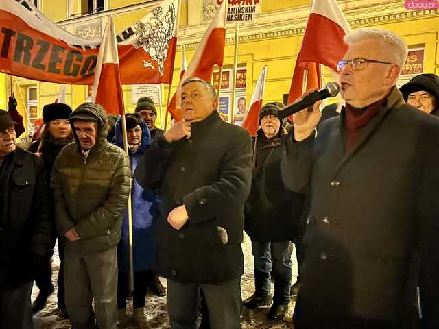 [FOTO] Manifestowali solidarność z Kamińskim i Wąsikiem