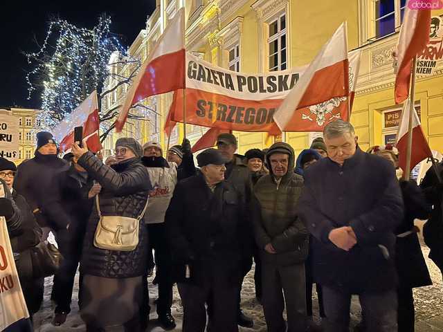 [FOTO] Manifestowali solidarność z Kamińskim i Wąsikiem