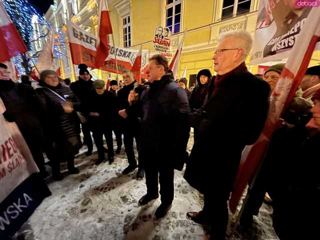 [FOTO] Manifestowali solidarność z Kamińskim i Wąsikiem