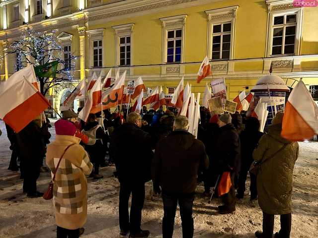 [FOTO] Manifestowali solidarność z Kamińskim i Wąsikiem