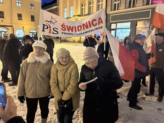 [FOTO] Manifestowali solidarność z Kamińskim i Wąsikiem