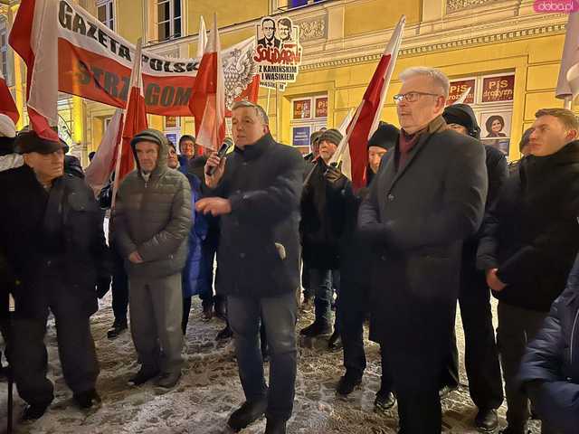 [FOTO] Manifestowali solidarność z Kamińskim i Wąsikiem