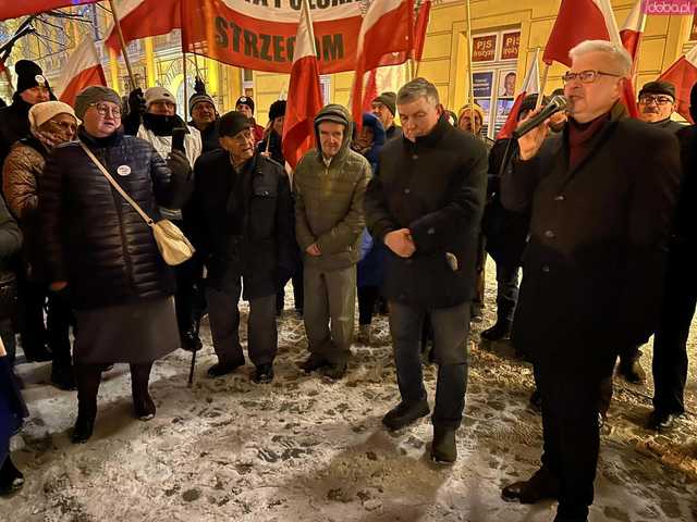 [FOTO] Manifestowali solidarność z Kamińskim i Wąsikiem