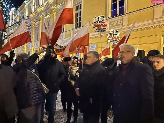 [FOTO] Manifestowali solidarność z Kamińskim i Wąsikiem