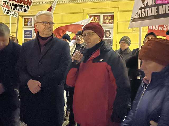 [FOTO] Manifestowali solidarność z Kamińskim i Wąsikiem