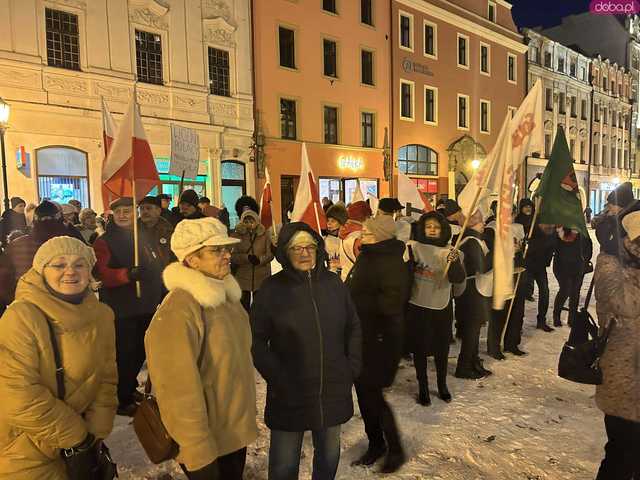 [FOTO] Manifestowali solidarność z Kamińskim i Wąsikiem