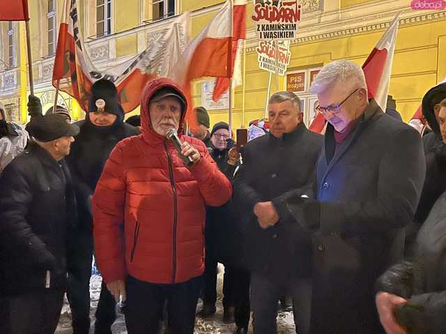 [FOTO] Manifestowali solidarność z Kamińskim i Wąsikiem