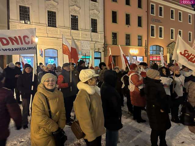 [FOTO] Manifestowali solidarność z Kamińskim i Wąsikiem