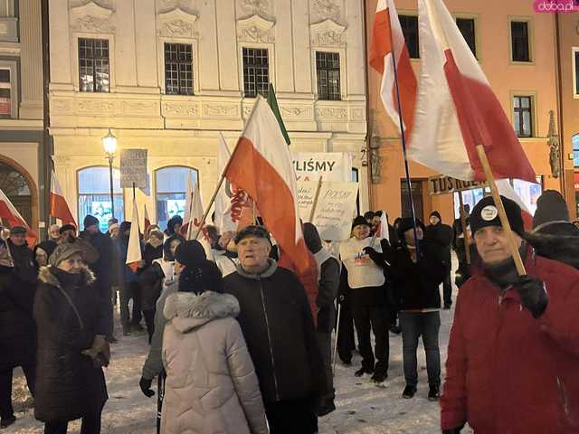 [FOTO] Manifestowali solidarność z Kamińskim i Wąsikiem