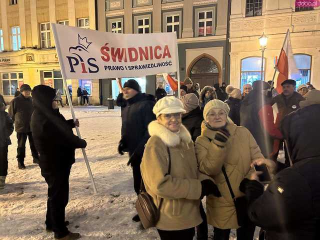 [FOTO] Manifestowali solidarność z Kamińskim i Wąsikiem