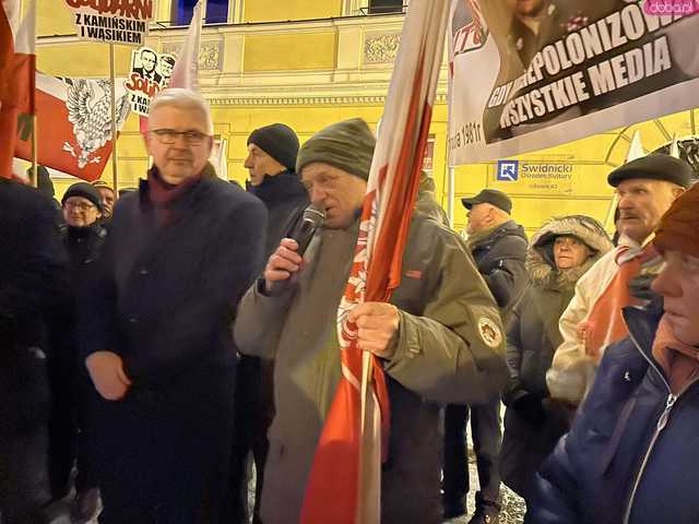 [FOTO] Manifestowali solidarność z Kamińskim i Wąsikiem