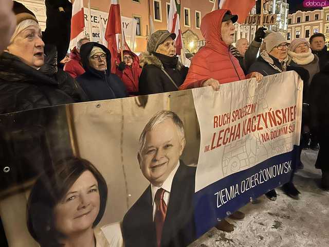 [FOTO] Manifestowali solidarność z Kamińskim i Wąsikiem