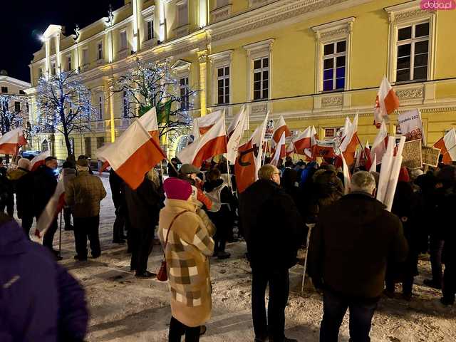 [FOTO] Manifestowali solidarność z Kamińskim i Wąsikiem