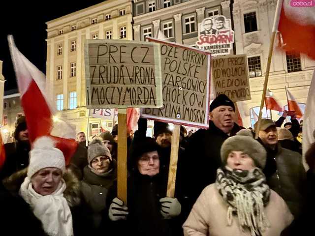 [FOTO] Manifestowali solidarność z Kamińskim i Wąsikiem