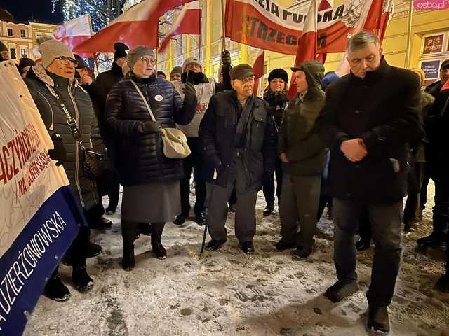 [FOTO] Manifestowali solidarność z Kamińskim i Wąsikiem