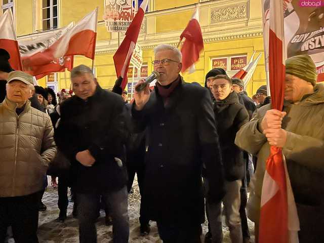 [FOTO] Manifestowali solidarność z Kamińskim i Wąsikiem