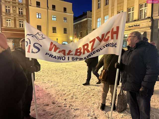 [FOTO] Manifestowali solidarność z Kamińskim i Wąsikiem