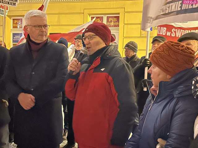 [FOTO] Manifestowali solidarność z Kamińskim i Wąsikiem