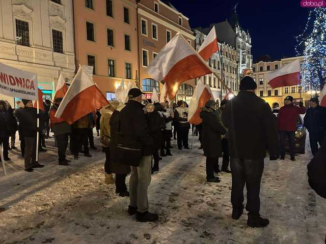 [FOTO] Manifestowali solidarność z Kamińskim i Wąsikiem