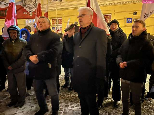 [FOTO] Manifestowali solidarność z Kamińskim i Wąsikiem