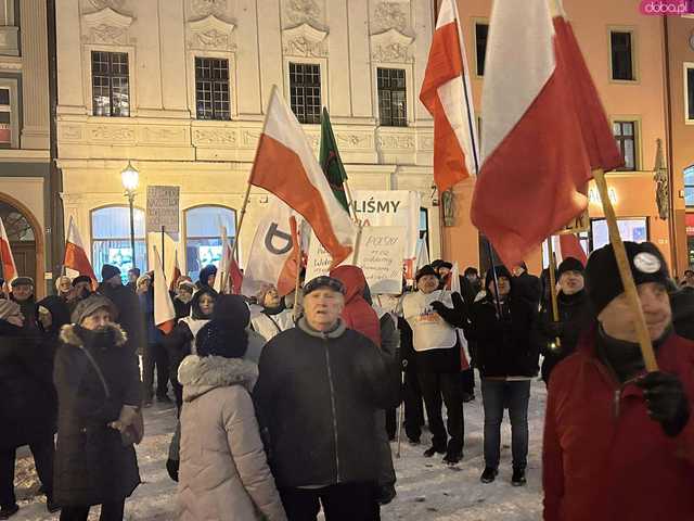 [FOTO] Manifestowali solidarność z Kamińskim i Wąsikiem