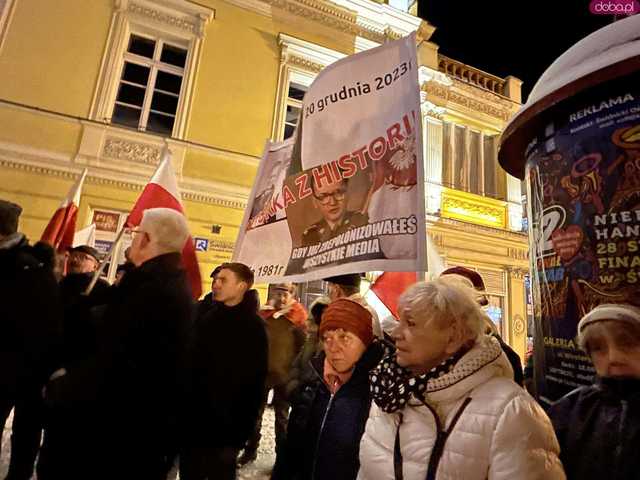 [FOTO] Manifestowali solidarność z Kamińskim i Wąsikiem