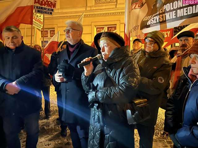 [FOTO] Manifestowali solidarność z Kamińskim i Wąsikiem