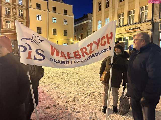 [FOTO] Manifestowali solidarność z Kamińskim i Wąsikiem