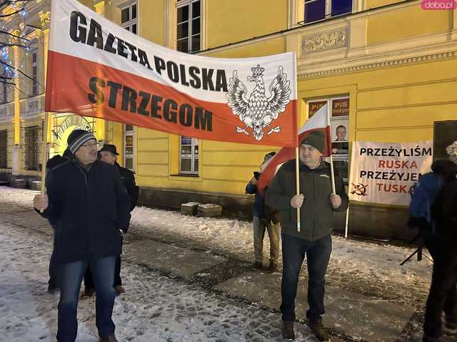 [FOTO] Manifestowali solidarność z Kamińskim i Wąsikiem