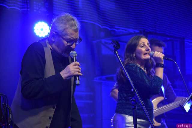 [FOTO] Koncert zespołu Skaldowie, pożegnanie burmistrza i wiele wzruszeń podczas Spotkania Noworocznego Gminy Żarów