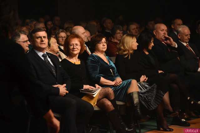 [FOTO] Koncert zespołu Skaldowie, pożegnanie burmistrza i wiele wzruszeń podczas Spotkania Noworocznego Gminy Żarów