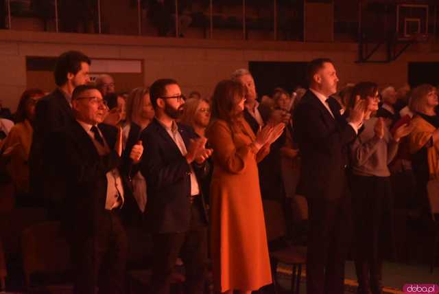 [FOTO] Koncert zespołu Skaldowie, pożegnanie burmistrza i wiele wzruszeń podczas Spotkania Noworocznego Gminy Żarów