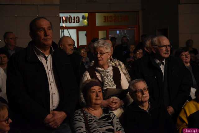 [FOTO] Koncert zespołu Skaldowie, pożegnanie burmistrza i wiele wzruszeń podczas Spotkania Noworocznego Gminy Żarów