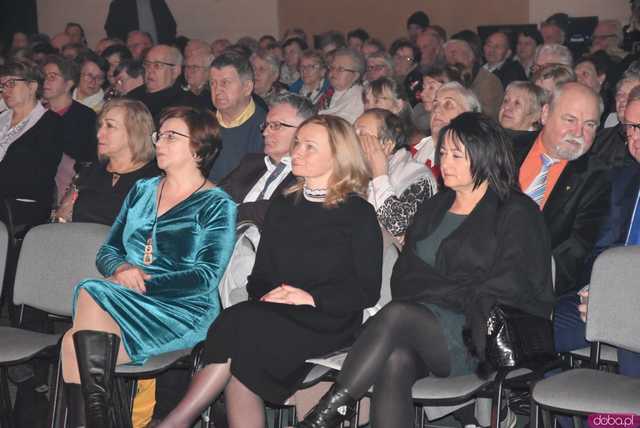 [FOTO] Koncert zespołu Skaldowie, pożegnanie burmistrza i wiele wzruszeń podczas Spotkania Noworocznego Gminy Żarów