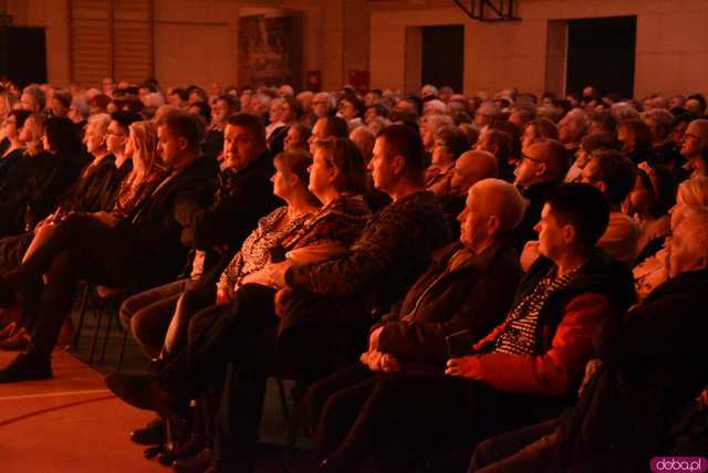 [FOTO] Koncert zespołu Skaldowie, pożegnanie burmistrza i wiele wzruszeń podczas Spotkania Noworocznego Gminy Żarów