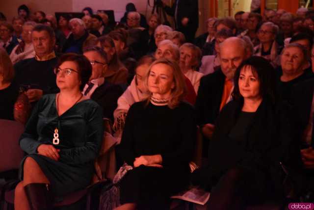 [FOTO] Koncert zespołu Skaldowie, pożegnanie burmistrza i wiele wzruszeń podczas Spotkania Noworocznego Gminy Żarów