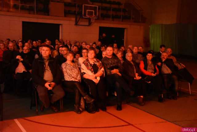 [FOTO] Koncert zespołu Skaldowie, pożegnanie burmistrza i wiele wzruszeń podczas Spotkania Noworocznego Gminy Żarów