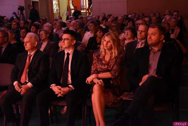 [FOTO] Koncert zespołu Skaldowie, pożegnanie burmistrza i wiele wzruszeń podczas Spotkania Noworocznego Gminy Żarów